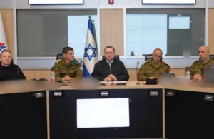 وزير الدفاع الإسرائيلي يعلن تصفية قائد سلاح البحرية في الحرس الثوري الإيراني